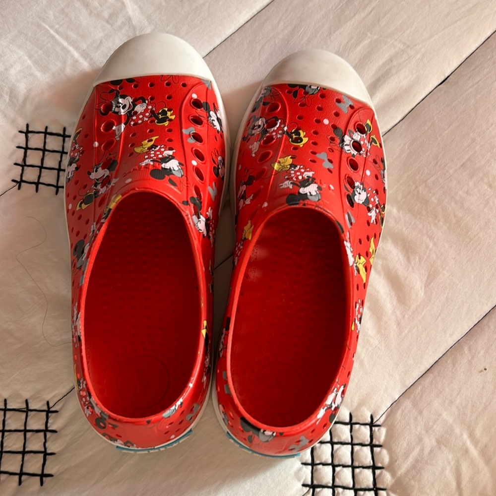 Native Minnie Mouse